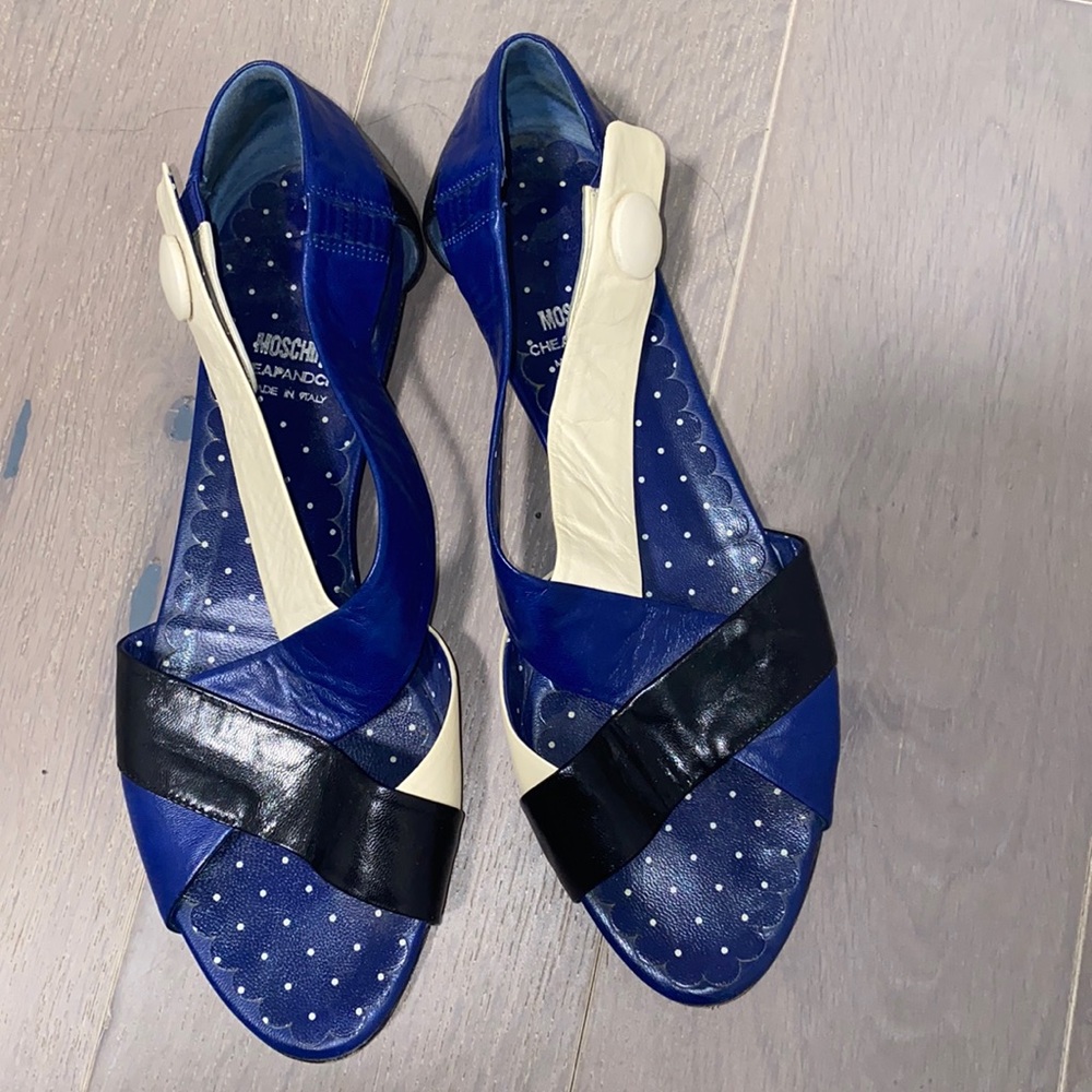 Moschino open toe flats